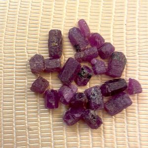 Parcel of natural ruby 1-2 ct. each